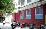 鄭州一小學墻體上畫5扇假窗戶 保安稱是裝飾藝術(shù)